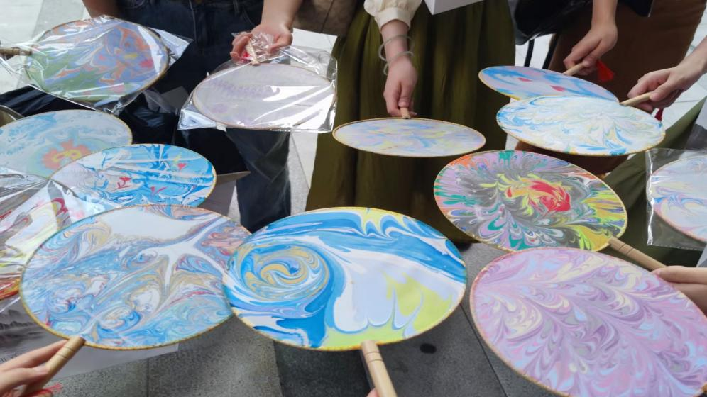 體驗非遺藝術(shù)，傳承優(yōu)秀文化——研究生六支部主題黨日活動紀(jì)實